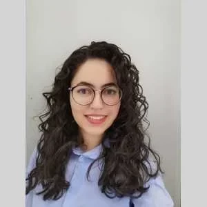 Houda , babysitter à Marseille