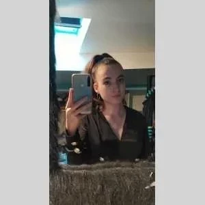 Lyna, babysitter à L Isle d Abeau