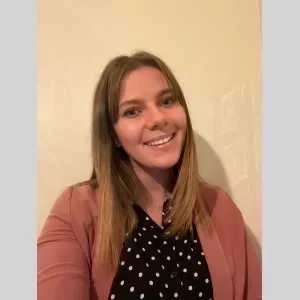 Romane, babysitter à Beaumont Monteux