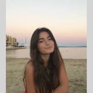 Anais, babysitter à Seillons Source d Argens