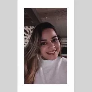 Julie, babysitter à Barraute Camu