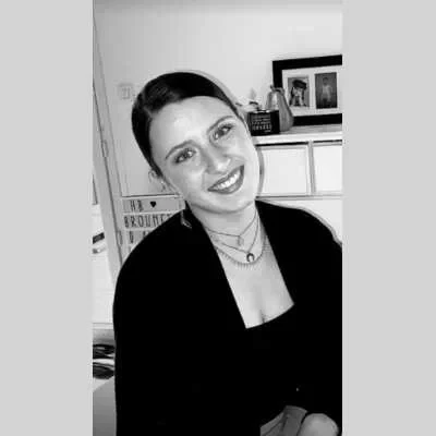 Ambre , babysitter à L Hermitage