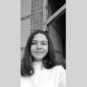 Adèle, babysitter à Valailles