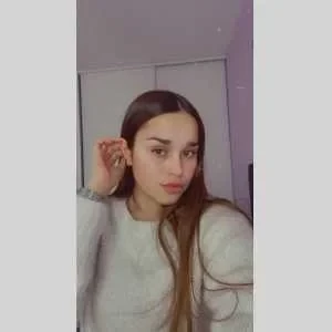 Louane, babysitter à Roquevaire