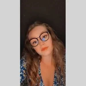 Eleonore, babysitter à Theix Noyalo