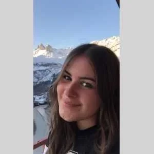 Zoé , babysitter à Remilly