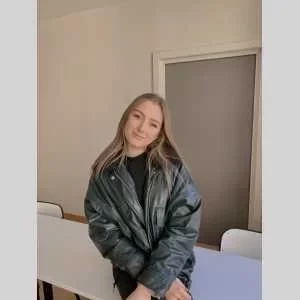 Juline, babysitter à Houssen