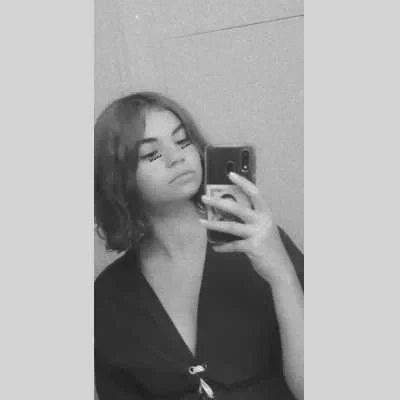 Julie, babysitter à Chennevieres sur Marne