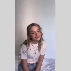 Julie, babysitter à Le Plessis Bouchard