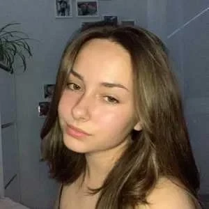 Olivia, babysitter à Tresses