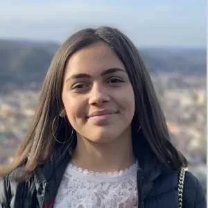 Jane, babysitter à Saint Bres