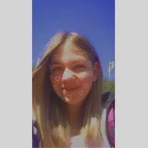 Tess , babysitter à Rambervillers