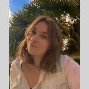 Inès, babysitter à Matignon