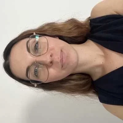 Léa, babysitter à Theziers