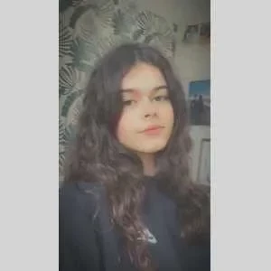 Marie, babysitter à Saint Adrien