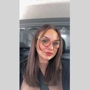 Enola, babysitter à Le Mans