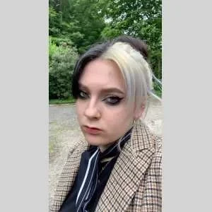 Louise, babysitter à Maneglise