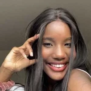 Aminta, babysitter à Orly