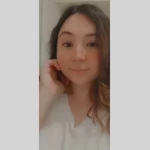 Jade, babysitter à Busnes