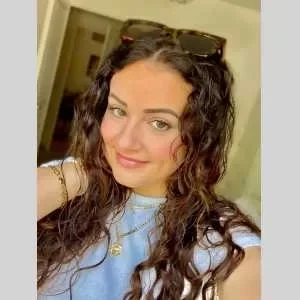 Lena , babysitter à Archamps