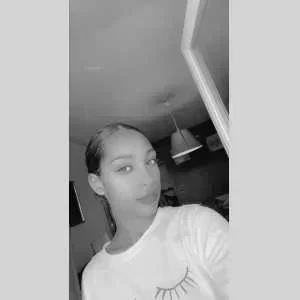 Louna, babysitter à Le Pontet