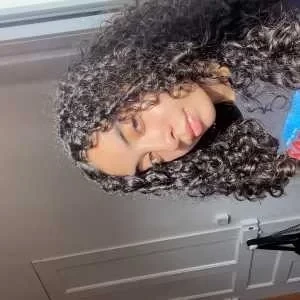 Manelle, babysitter à Paris