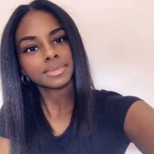 Alicia , babysitter à Ecquevilly