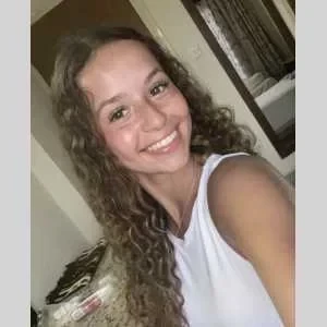 Camelia, babysitter à Courbevoie