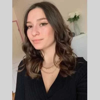 Laurine, babysitter à Vertrieu