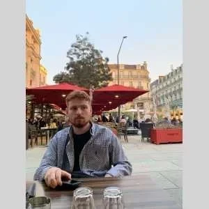 Maxime , babysitter à Tours