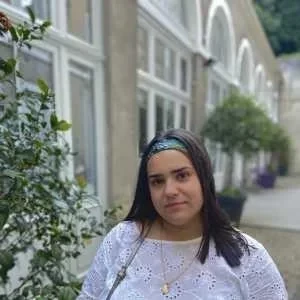 Selena , babysitter à Ploudalmezeau