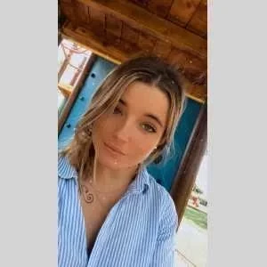 Stelia , babysitter à Bages