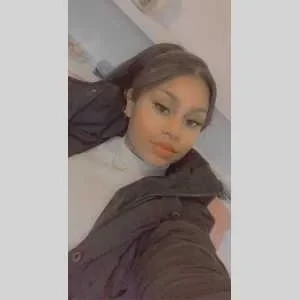 Leila, babysitter à Fougeres