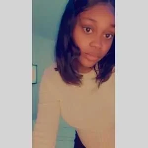 Laurenza , babysitter à Reims