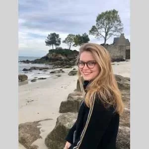 Louise, babysitter à Suresnes