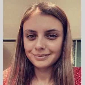 Pauline, babysitter à Frejus