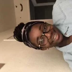 Keren, babysitter à Courbevoie