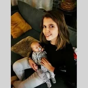 Julia, babysitter à Sollies Pont