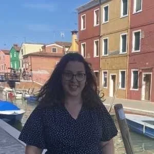 Julie, babysitter à Jumel