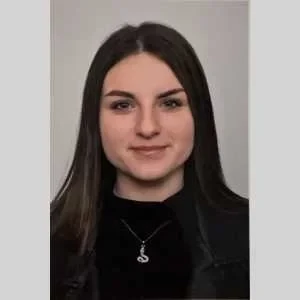 Emma, babysitter à Coudekerque Branche