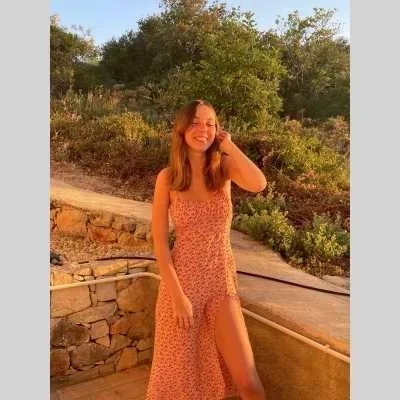 Fanny, babysitter à Saint Denis en Val