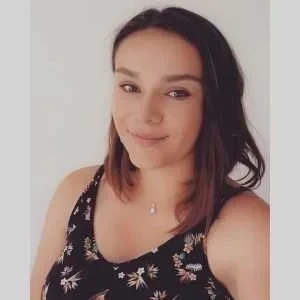 Chloe, babysitter à Cauge