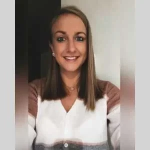 Carla, babysitter à Avion