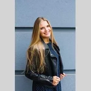 Lucie , babysitter à Paris