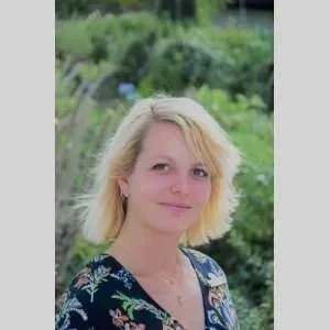 Lea, babysitter à Poisy