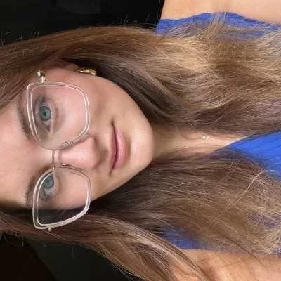 Maeva , babysitter à Magland