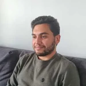 Nawfal, babysitter à Courbevoie