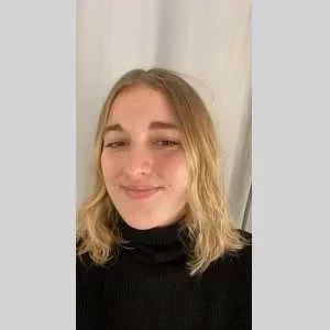 Emma, babysitter à Confort Meilars