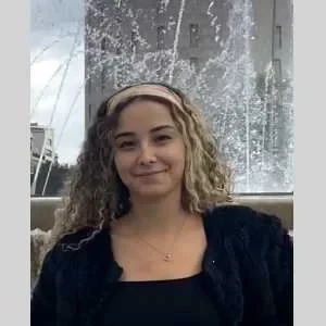 Maeva , babysitter à Nimes