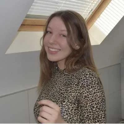 Clara, babysitter à Hergnies